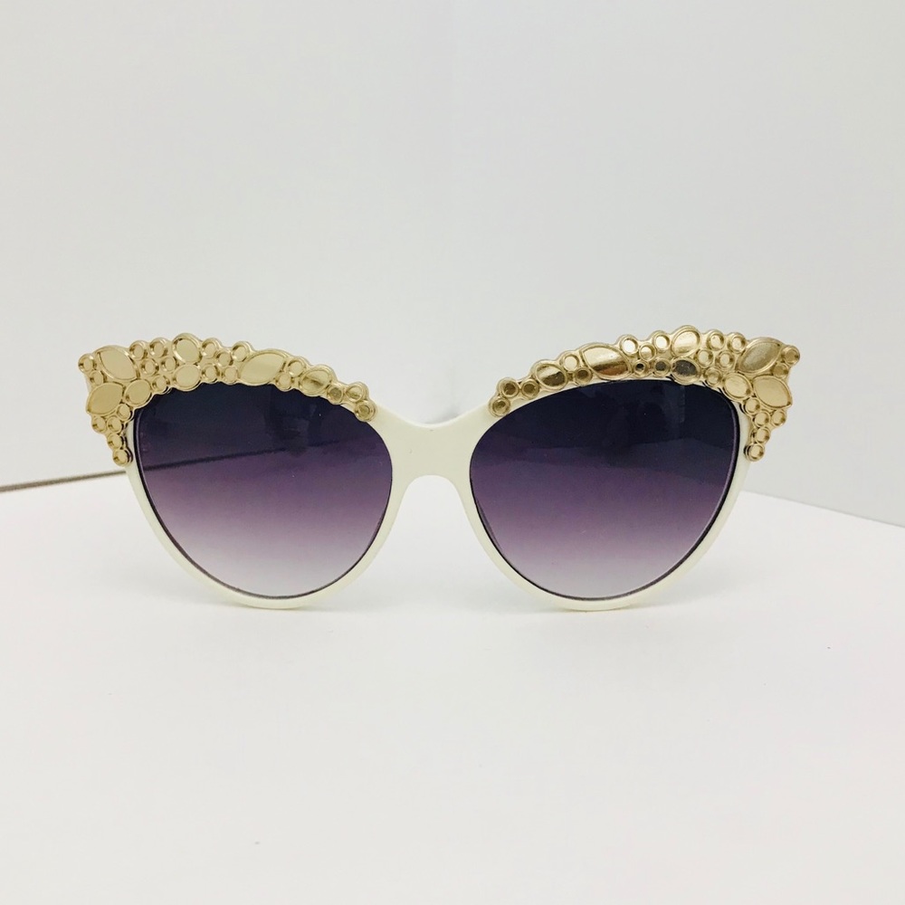 ❤️BOGO❤️New Gold/White Oversized Cat Eye